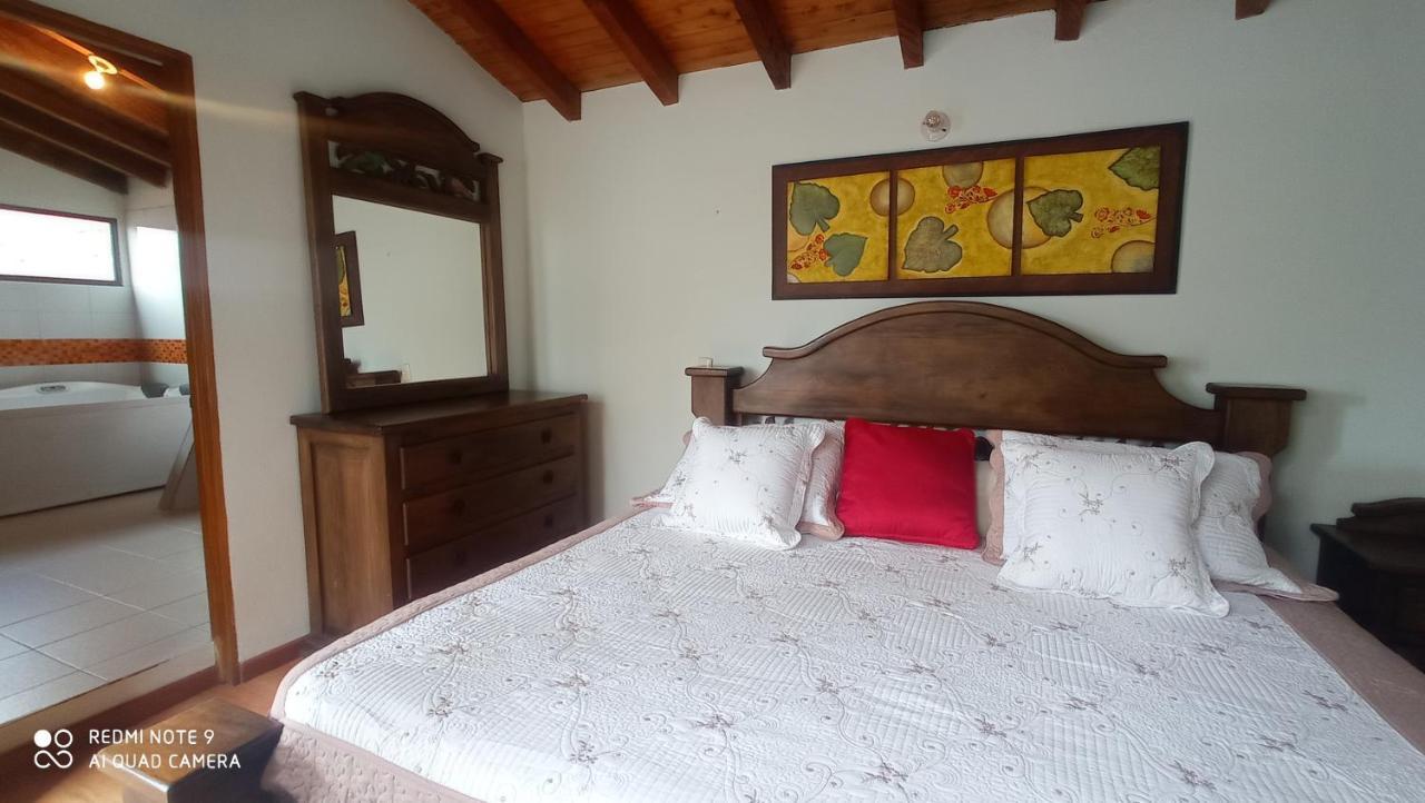 Bed and Breakfast Casa Pastora Coworking Гуатапе Номер фото